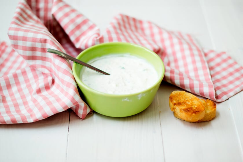 Tzatziki: la salsa fría de la mesa griega que se reinventa en la cocina argentina