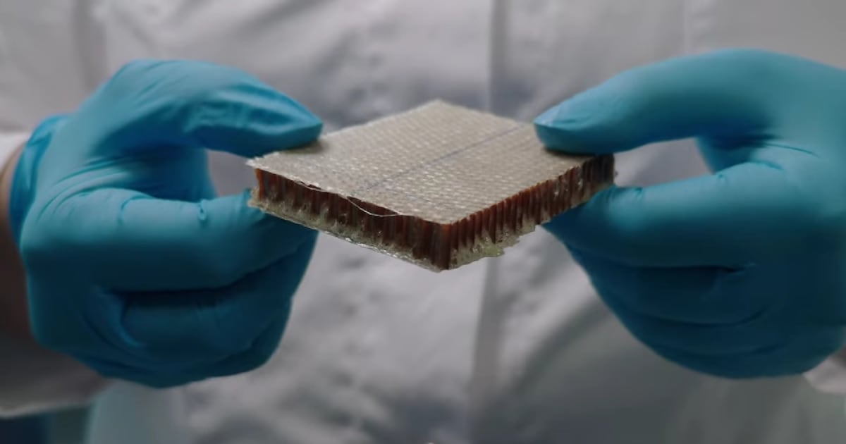 Un epoxy nuevo le devuelve la chance de volar (o rodar) a los paneles que iban a la basura