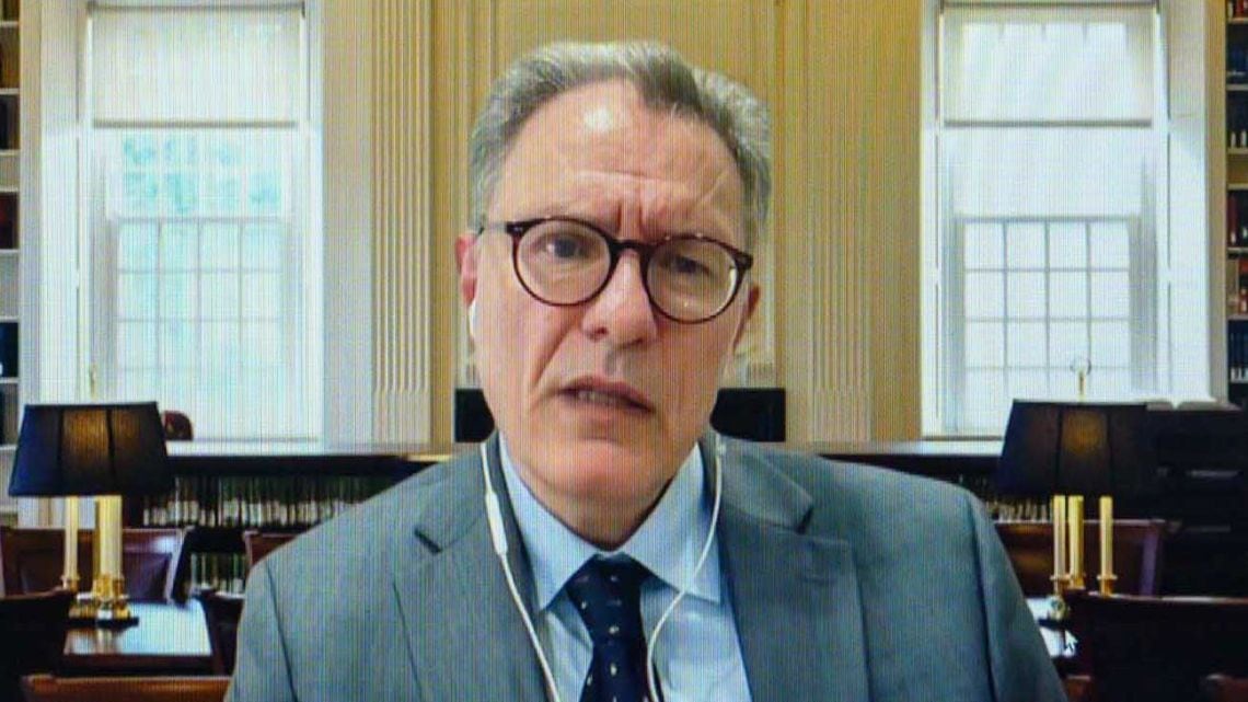 Floridi, el filósofo que le baja el precio a la inteligencia artificial