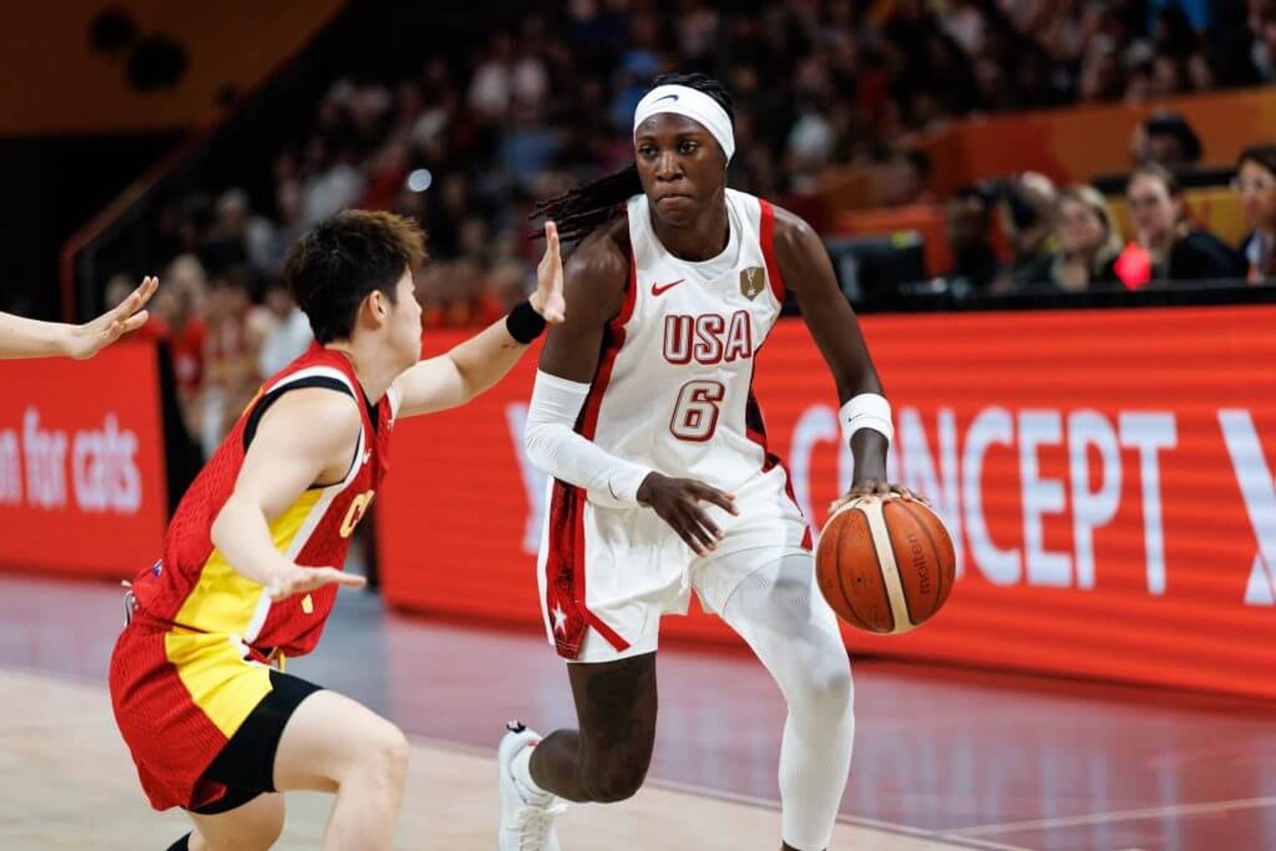 Cayó por poco y quedó envuelta en bronca: Italia se cruzó con Estados Unidos y con los árbitros