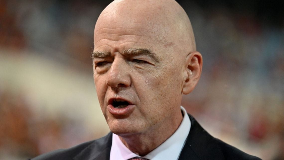 Francia le soltó la mano a Infantino y le abrió un frente político que puede complicarle la reelección en la FIFA