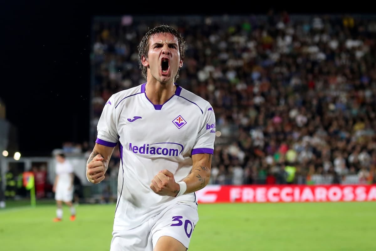 Mastantuono se sacó la espina y le dio aire a Fiorentina con un hat-trick de película