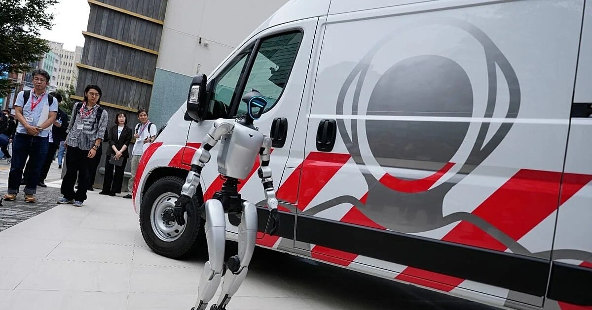 Una ambulancia para robots: Japón salió a reparar humanoides a domicilio