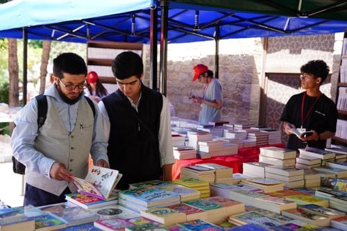 Neuquén cierra una década de Feria del Libro con una invitación a perderse entre dos globas