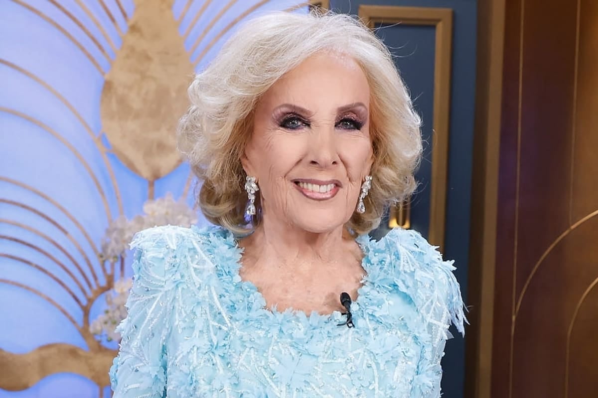 Juana Viale vuelve a calzarse el delantal de Mirtha y la espera se estira hasta que se le vaya la tos