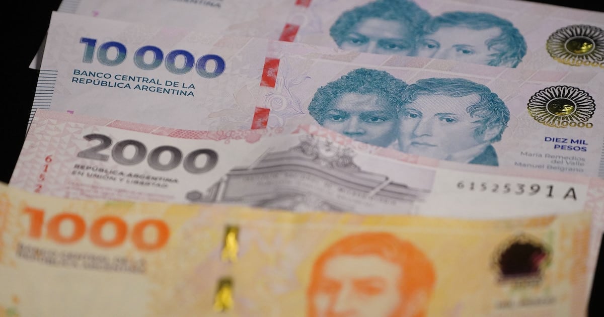 Mil pesos, un billete que ya no alcanza ni para el pan y empieza a quedar corto hasta en el bolsillo