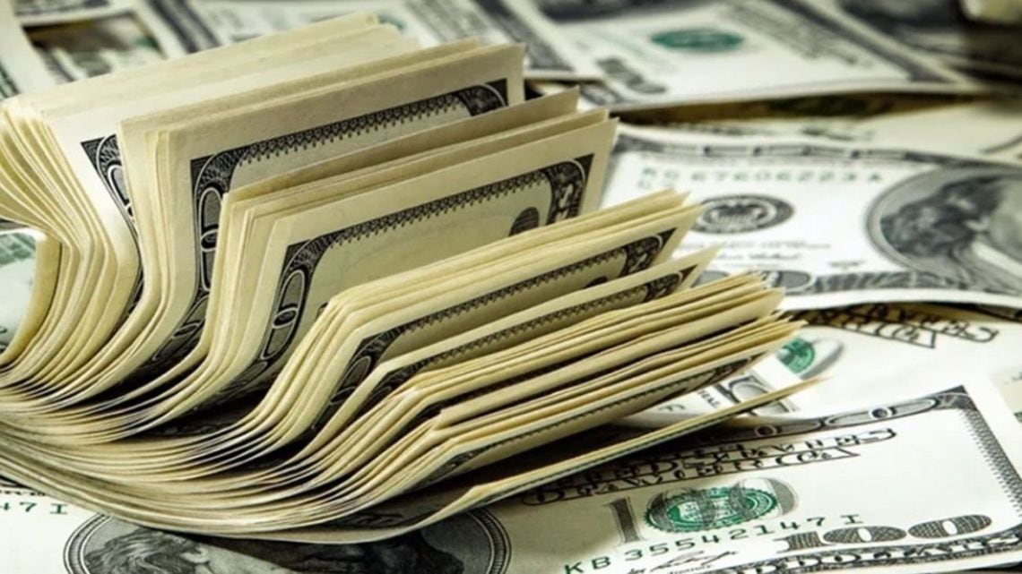 Dólar blue a $1.550 y tarjeta a $1.995,50: cómo moverse este lunes en un laberinto de cotizaciones