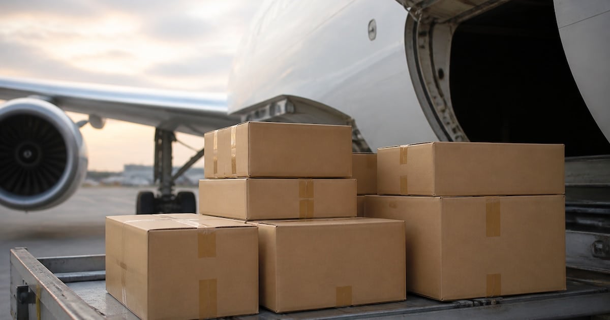 El courier moderó su ritmo en agosto, pero el acumulado de 2026 ya supera los USD 855 millones