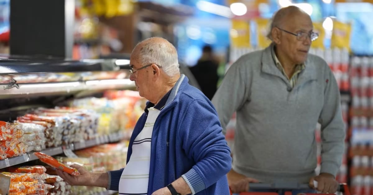Jubilados riojanos: cómo combinar descuentos en supermercados y reintegros bancarios durante octubre
