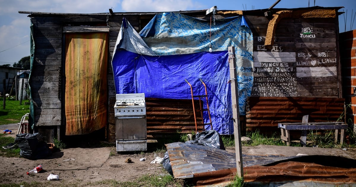 La mesa argentina se encarece más rápido que los sueldos: la pobreza ya abraza a 15 millones de personas