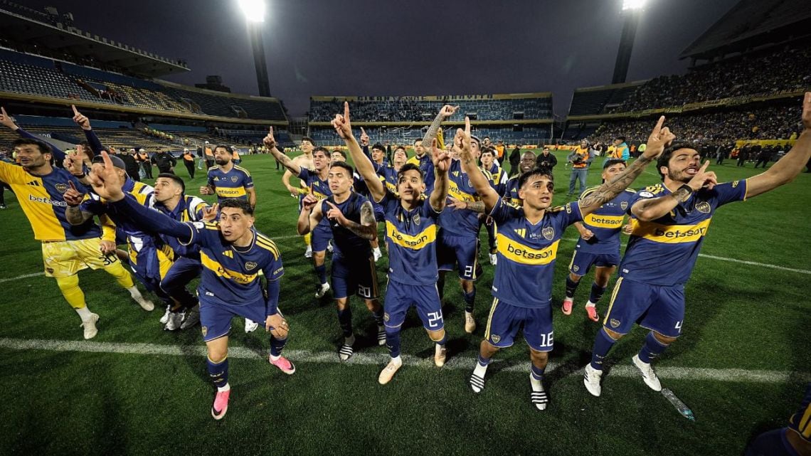 Boca, con cuatro llaves en la mano y un mes que arde