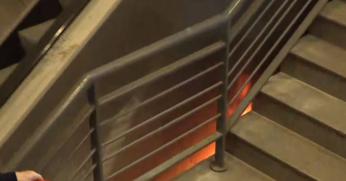Incendio en una escalera mecánica de Constitución: un herido, evacuación y pericia policial en marcha
