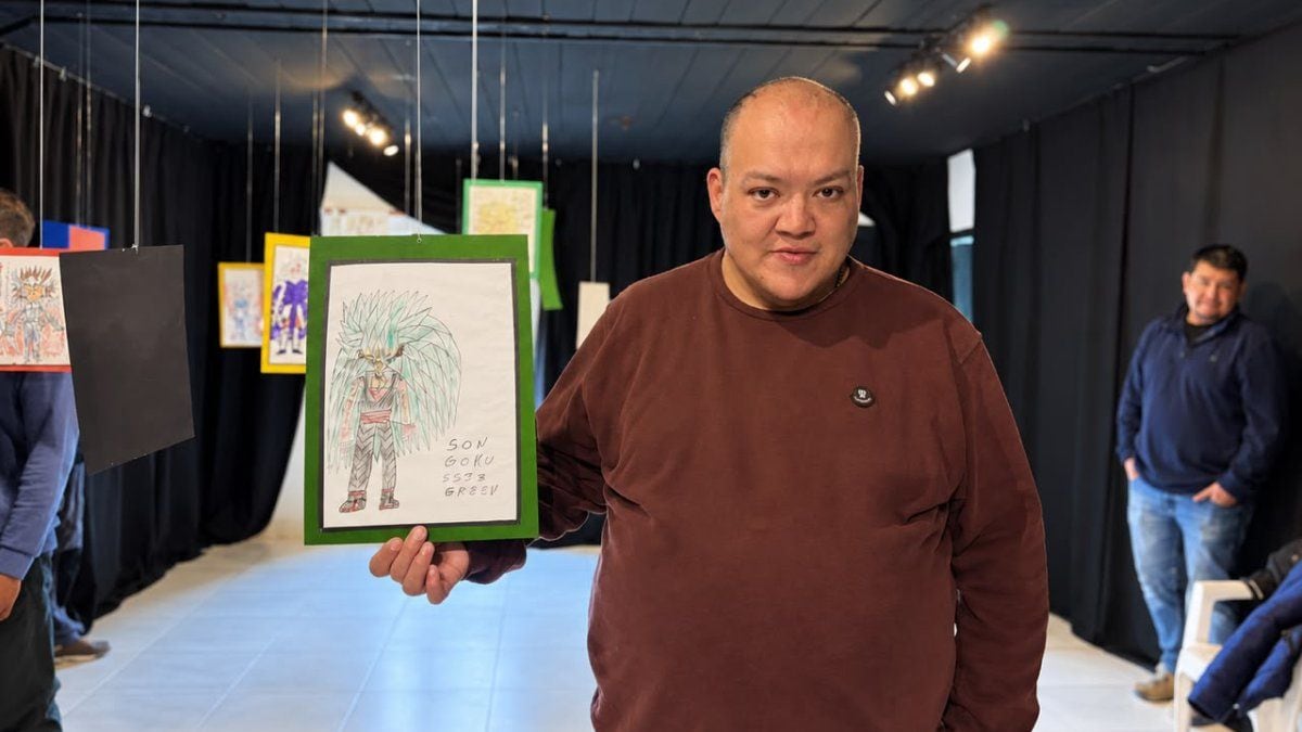 Dibujar para que otros miren: la primera muestra de Daniel en Aluminé