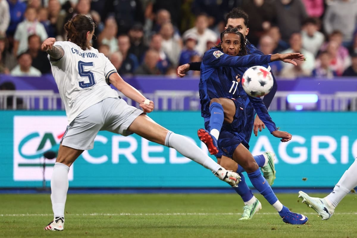 Francia e Italia empataron en París en un partido que los arqueros se llevaron en el bolsillo