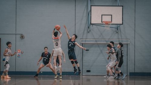 Mirotic y Shorts mandaron en Francia: Valencia sigue invicto y Corbalán tuvo su rato