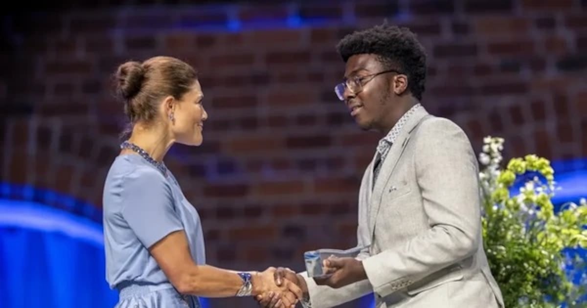 Un pibe de 17 años inventó un robot que junta plástico del agua y le dieron un premio en Suecia