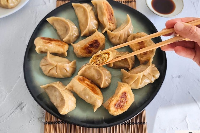 Gyozas vegetarianas con tofu ahumado y shiitake: una receta casera para treinta unidades