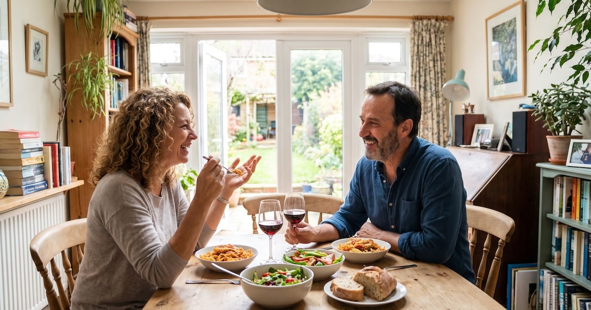 La glucosa, la mesa y la compañía: lo que dice un nuevo estudio sobre comer en pareja