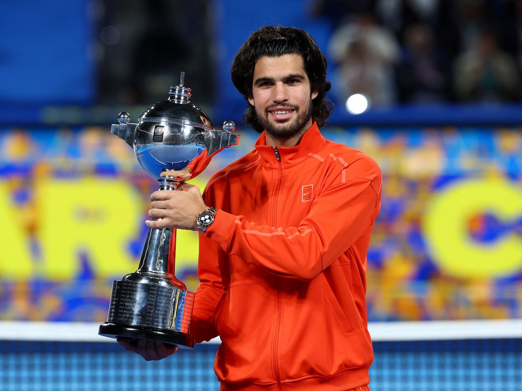 Carlitos volvió a gritar campeón: el español retuvo la corona en Tokio y va por más