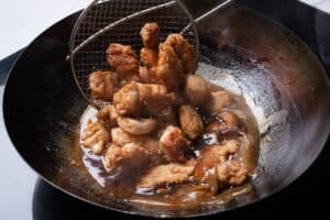 Pollo al limón al estilo de los restaurantes chinos: cómo resolver la cobertura crocante y la salsa agridulce en la cocina de casa