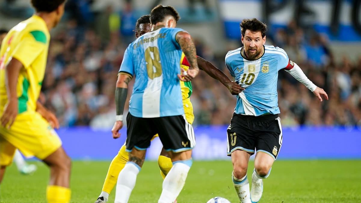 Otamendi cabeceó la fiesta: Argentina le gana a Benín en la noche de Messi