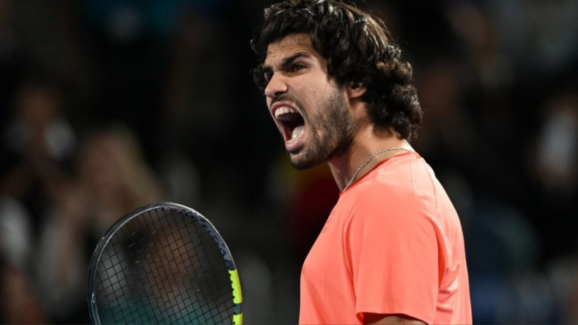 Carlitos le ganó al pulso y va por todo en Tokio