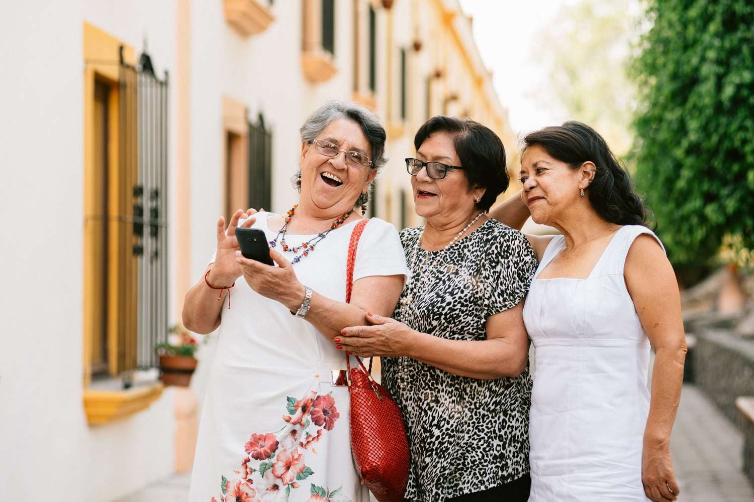 Dos amigas tejanas de 85 años que ya dieron la vuelta al mundo y van por más