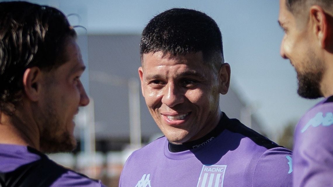 Rojo, entre los papeles y la Libertadores: Estudiantes corre contra el reloj