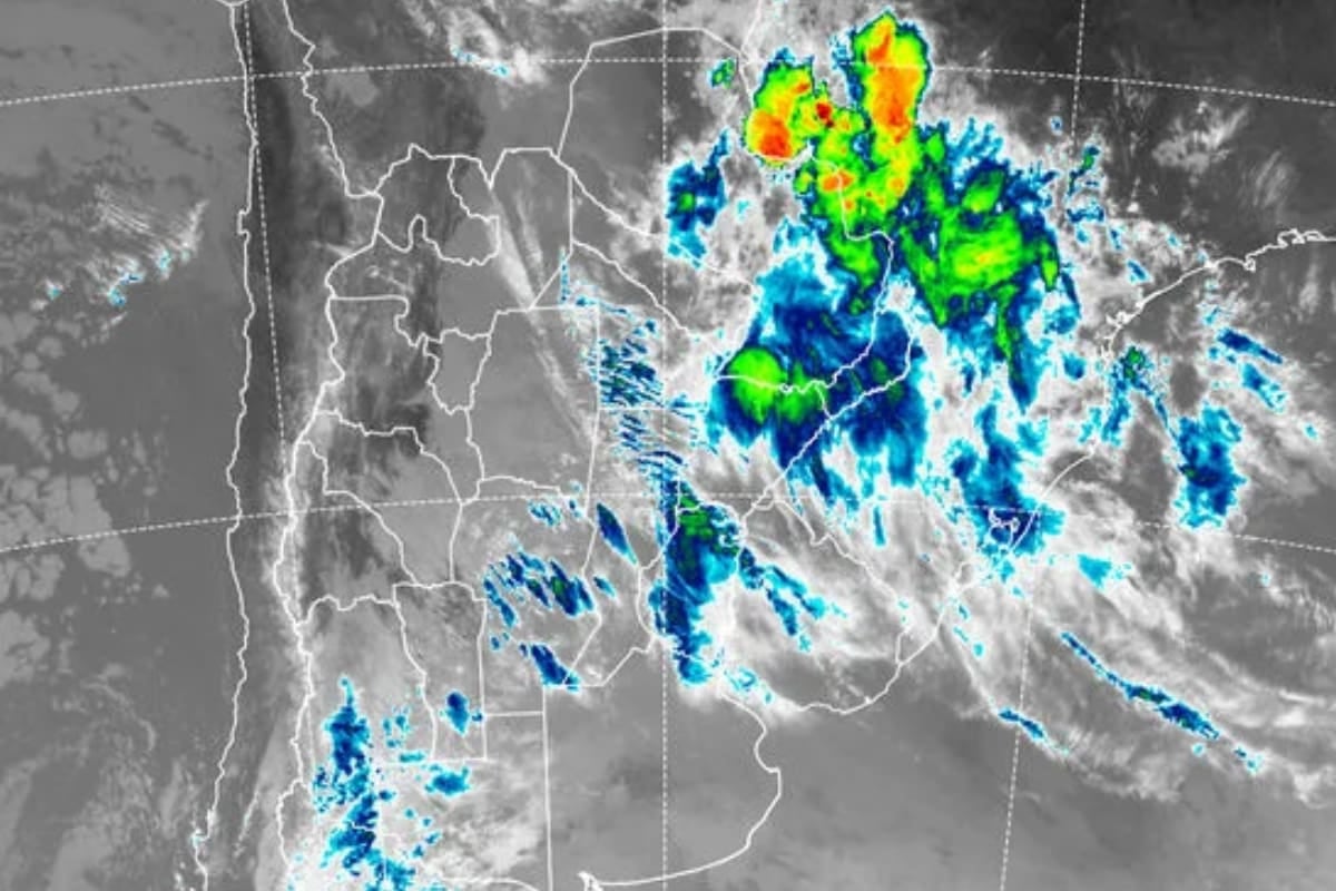 El finde largo en Buenos Aires arranca pasado por agua y va mejorando de a poco