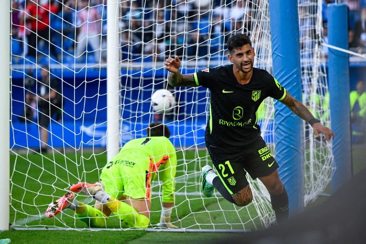 El Cuti apareció sobre la hora y Atlético se llevó un triunfazo de Mendizorroza