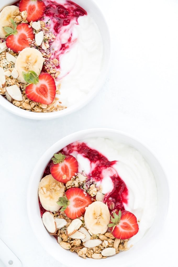 Entre la cuchara y la cocina: lo que el yogur griego puede y no puede hacer por el hígado