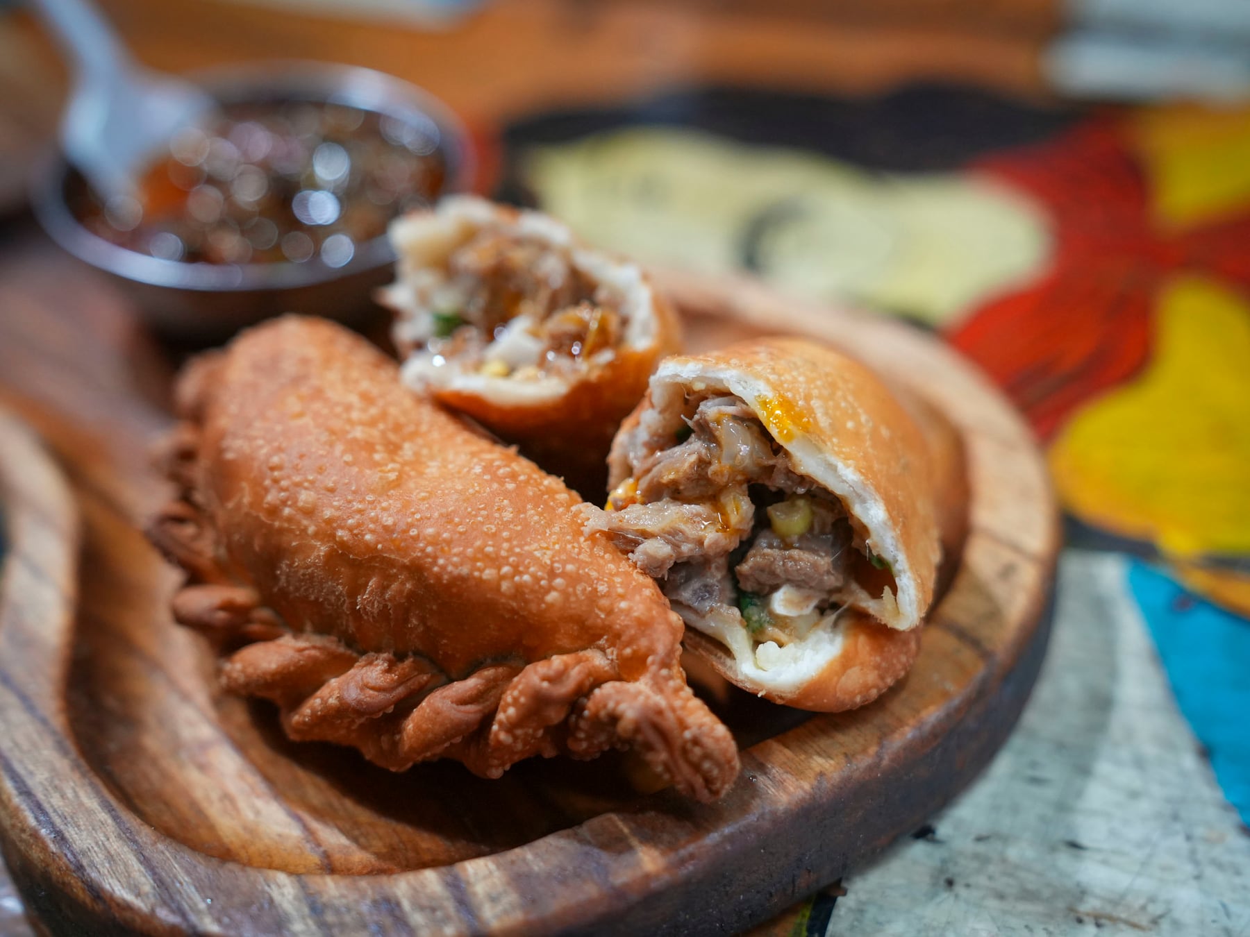 Ruta porteña por la empanada del interior: recetas provinciales que resisten en San Telmo y Recoleta