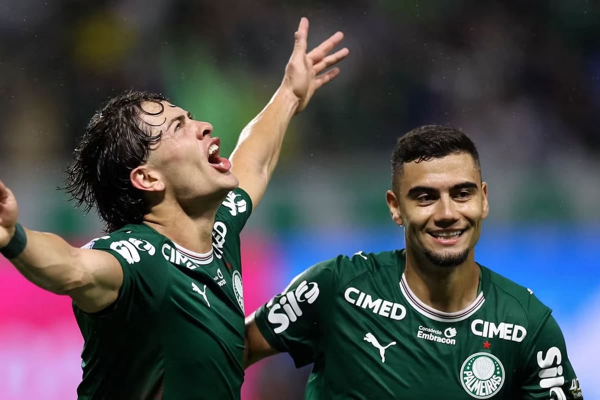 Palmeiras aplastó a Corinthians en un clásico donde el fútbol argentino fue el gran protagonista