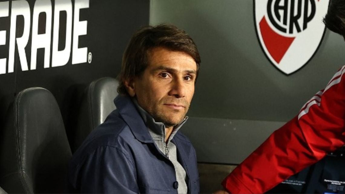 Junín lo mira a River con el aire de una final y el fantasma de Ramón Díaz revoloteando otra vez
