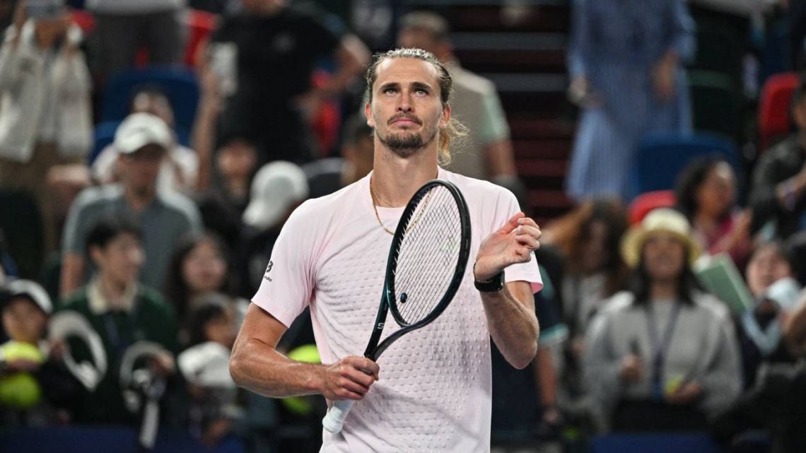 Zverev la peleó hasta el último aliento y se metió en cuartos del Masters de Shanghái