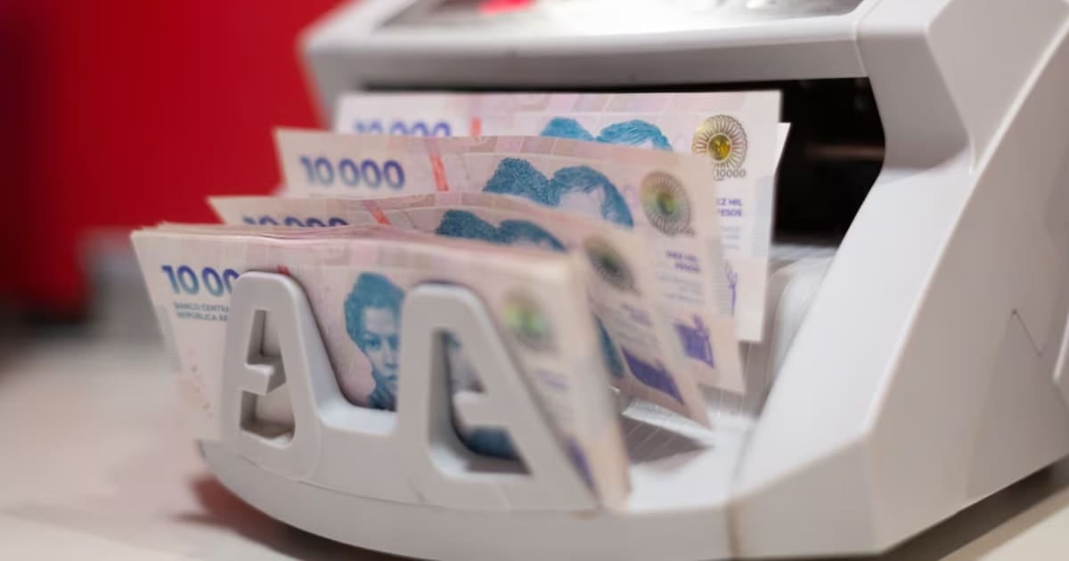 Billetes rotos, manchados o quemados: cómo y dónde reclamar el canje ante un banco