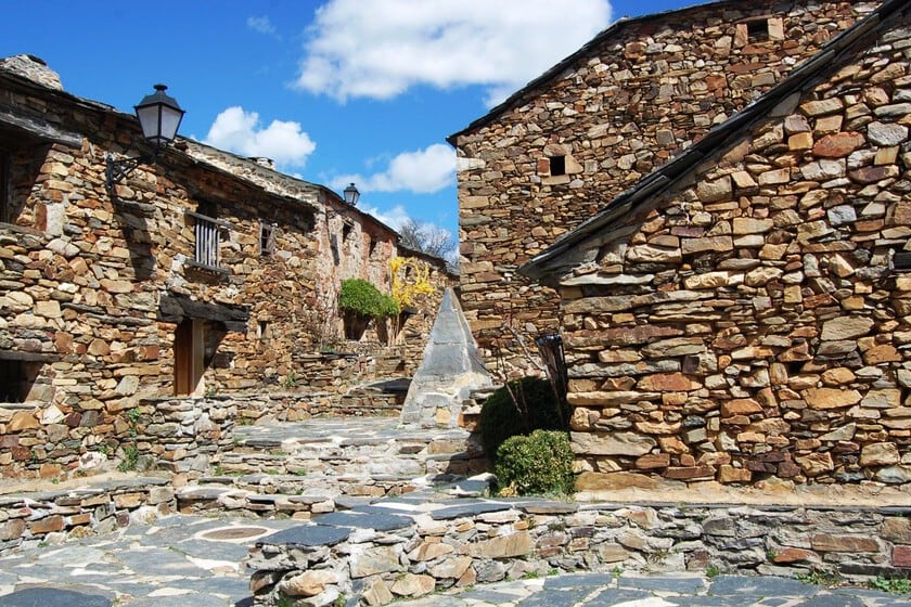 Umbralejo, el renacer de un pueblo de pizarra en las sierras de Guadalajara