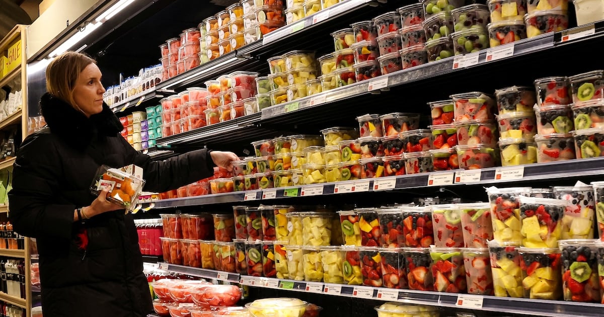 La nafta vuelve a recalentar la inflación en Estados Unidos y se filtra hasta la góndola del supermercado