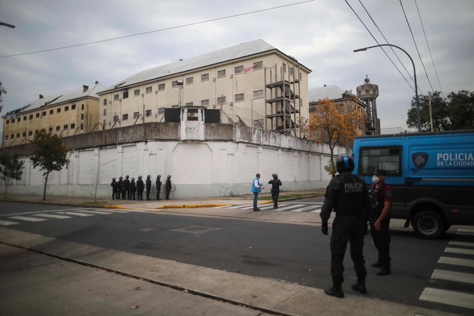 Más de 1.050 internos ya fueron reubicados en Marcos Paz y crece la tensión por pertenencias sin entregar