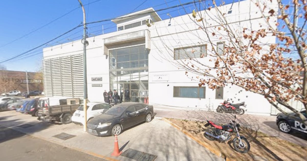 Un policía mendocino fue detenido e imputado por abusar de una detenida en una comisaría de Godoy Cruz