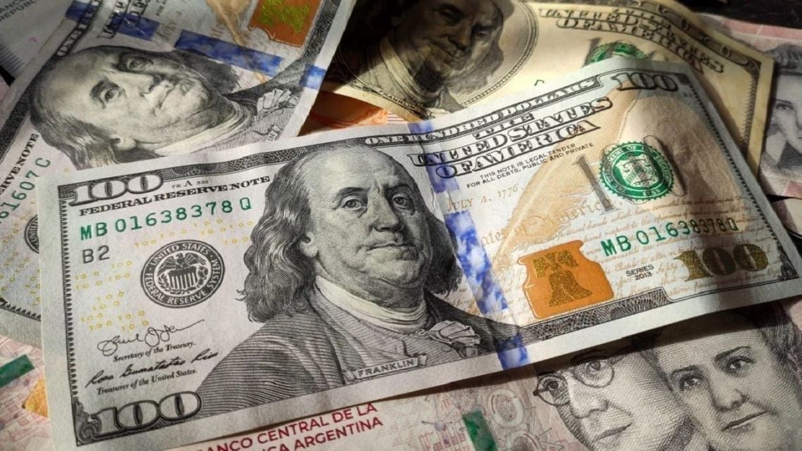 El dólar blue retrocedió cinco pesos en una jornada de estabilidad cambiaria