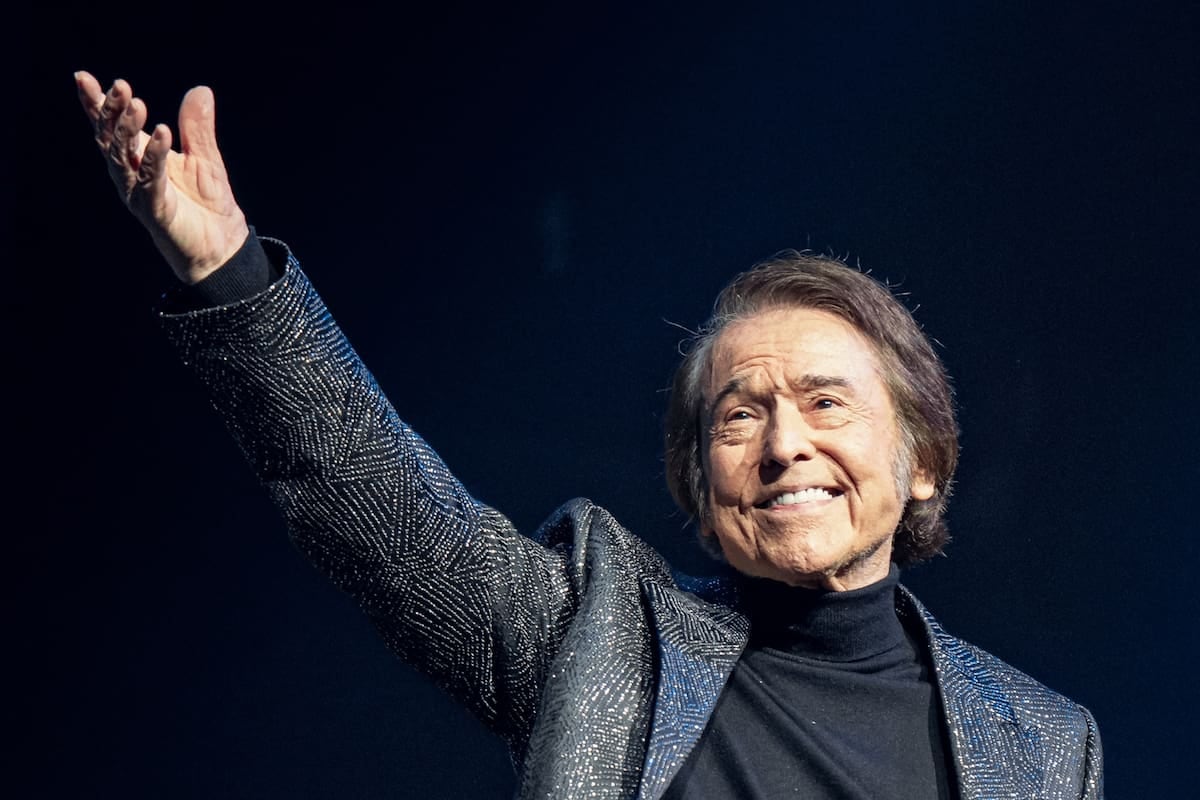 Rafael vuelve al Gran Rex con el repaso de seis décadas de canción y el eco de una serie que revive su vida