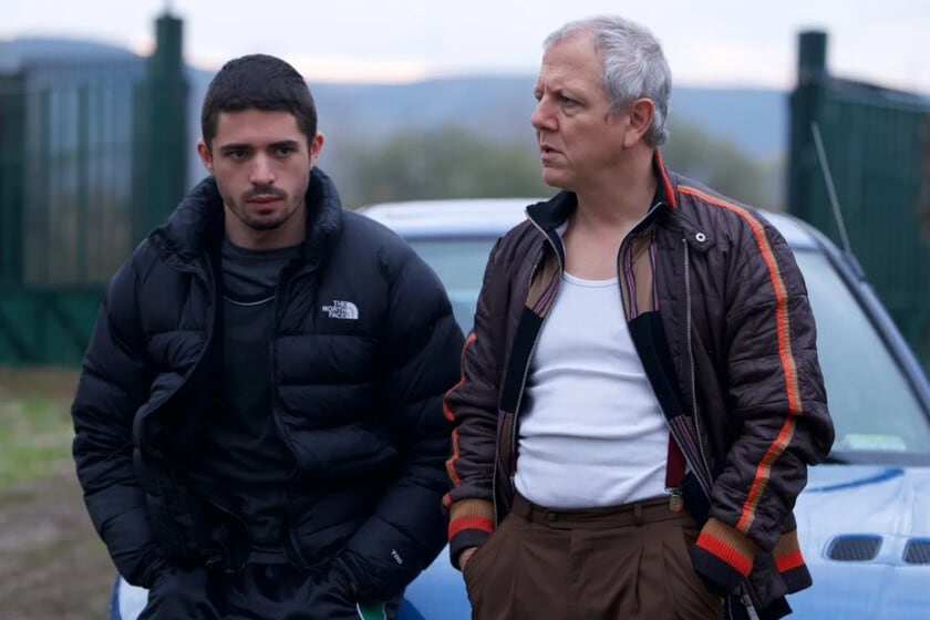 Jaime Lorente se sienta en la silla de director y la película se le va de las manos