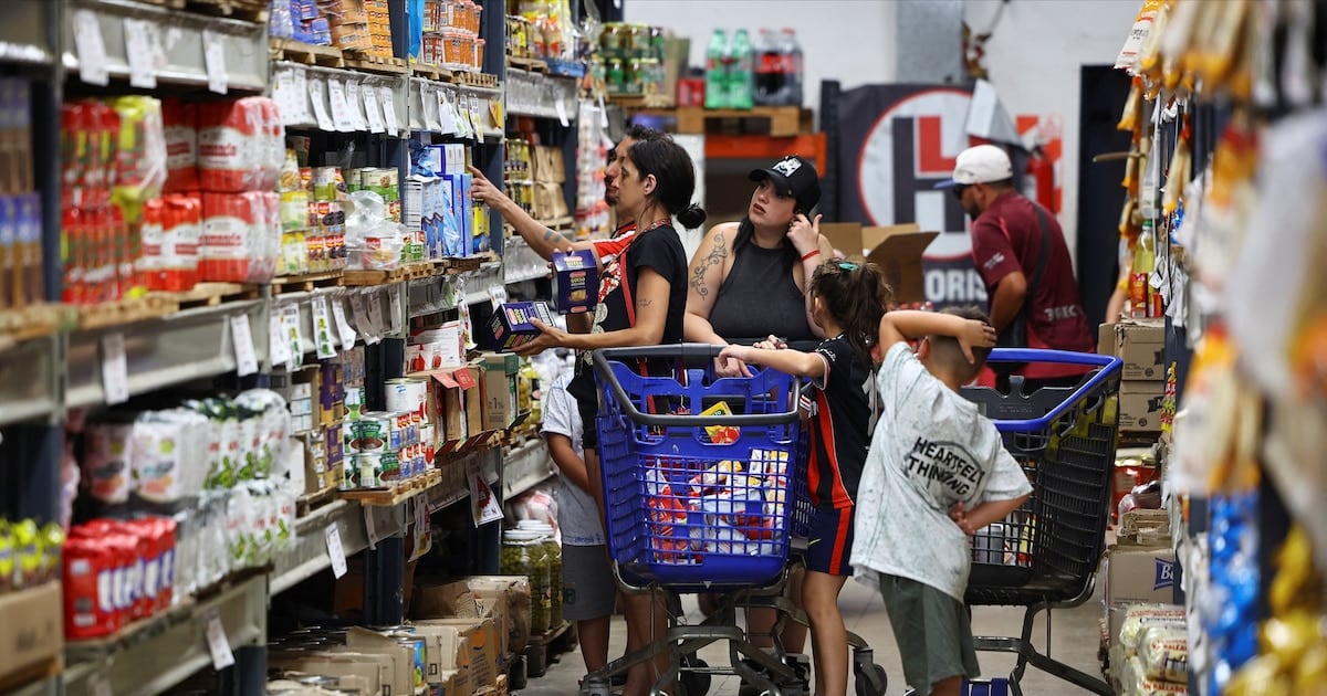 La inflación cierra septiembre en 1,9% y las proyecciones privadas no perforan el piso de 1,6% mensual hasta bien entrado 2027