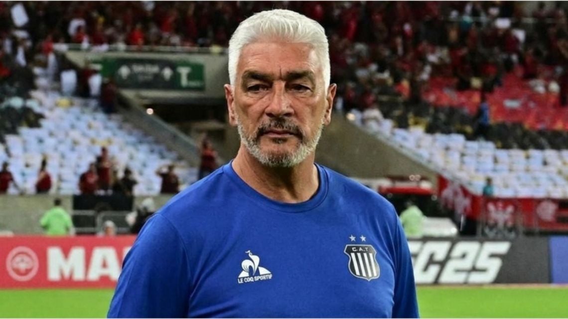 Talleres se hunde en La Bombonera y De Felippe les planta cara a los críticos: "¿A quién querés que ponga, a mi vieja?"