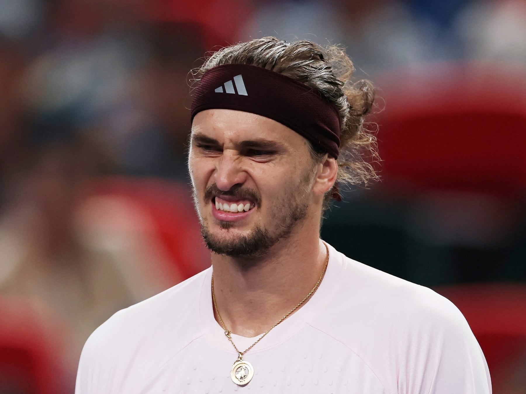 Lo vimos todos: Zverev se quedó sin nafta en Shanghái y se viene final española