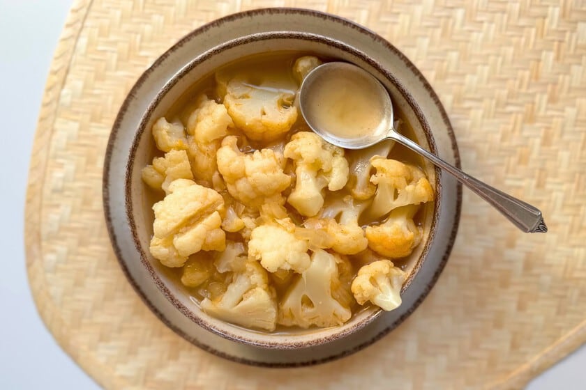 Sopa de coliflor en trozos: una variante con cuerpo que se sirve con cuchara y se diferencia de la crema clásica