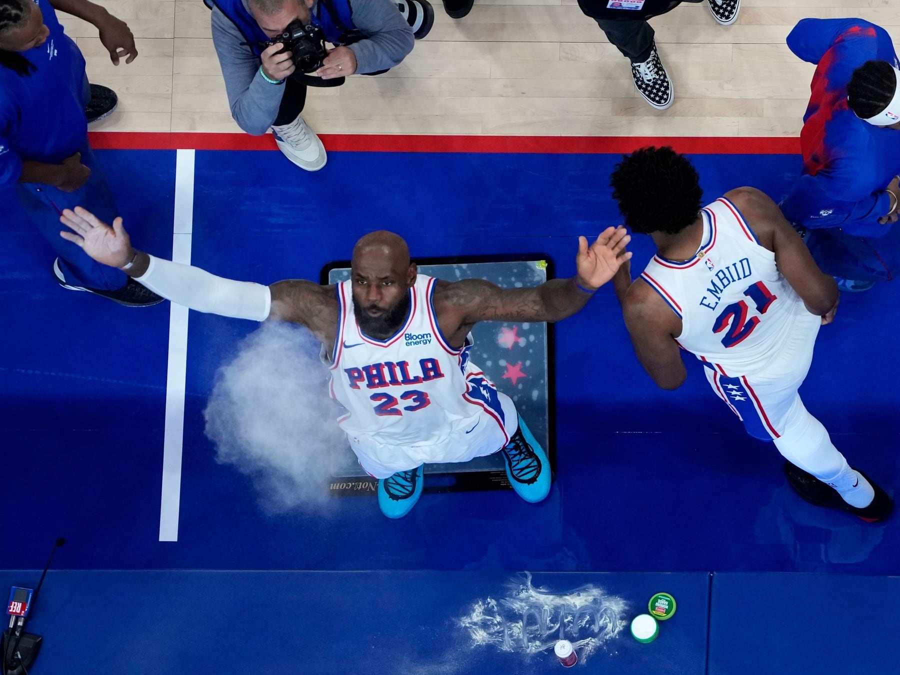 LeBron se pone la camiseta de los Sixers y va directo al Madison: arranca una NBA con aroma a clásico