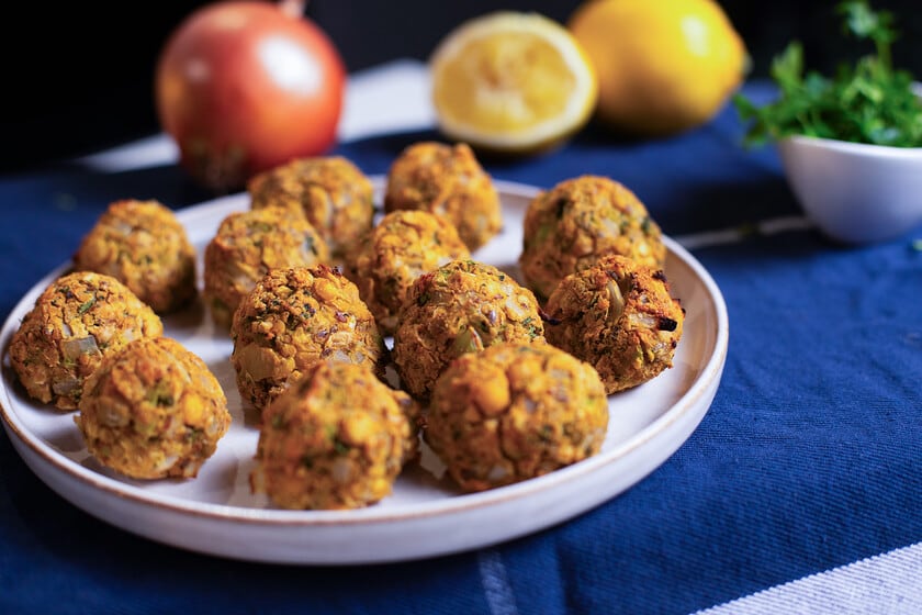 Bolitas veganas de garbanzos y brócoli: una receta hornada simple y sin gluten