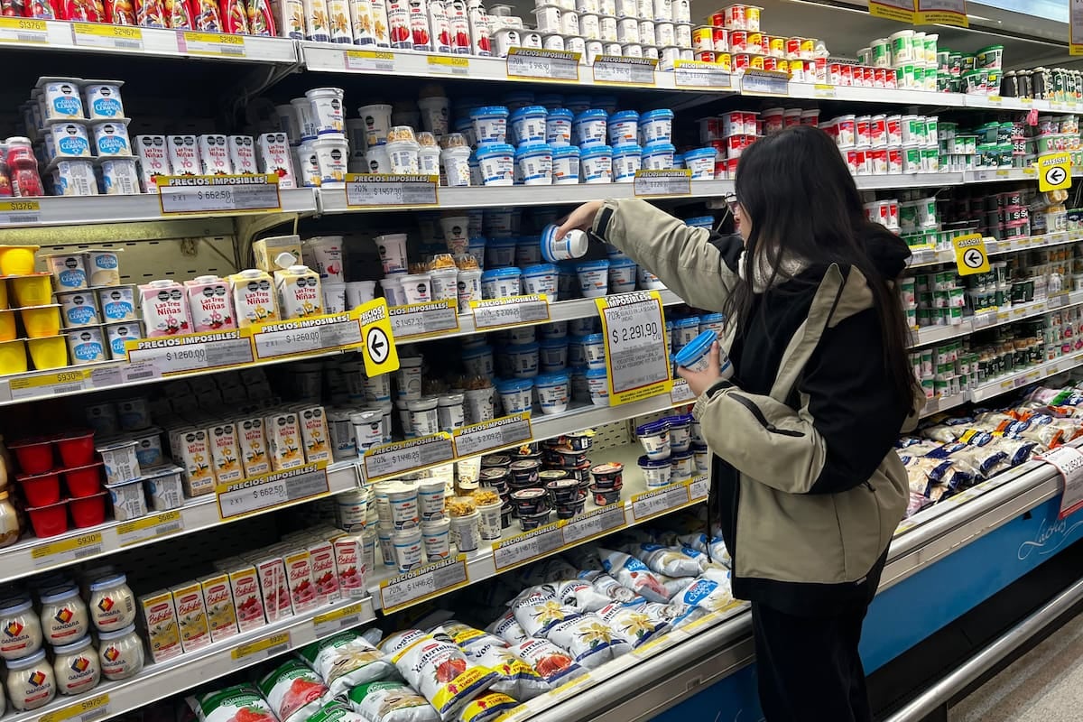 El consumo minorista se contrajo en agosto y prolongó ocho meses de caídas